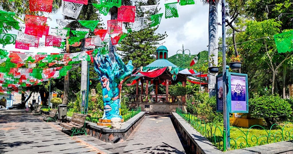 Ajijic plaza