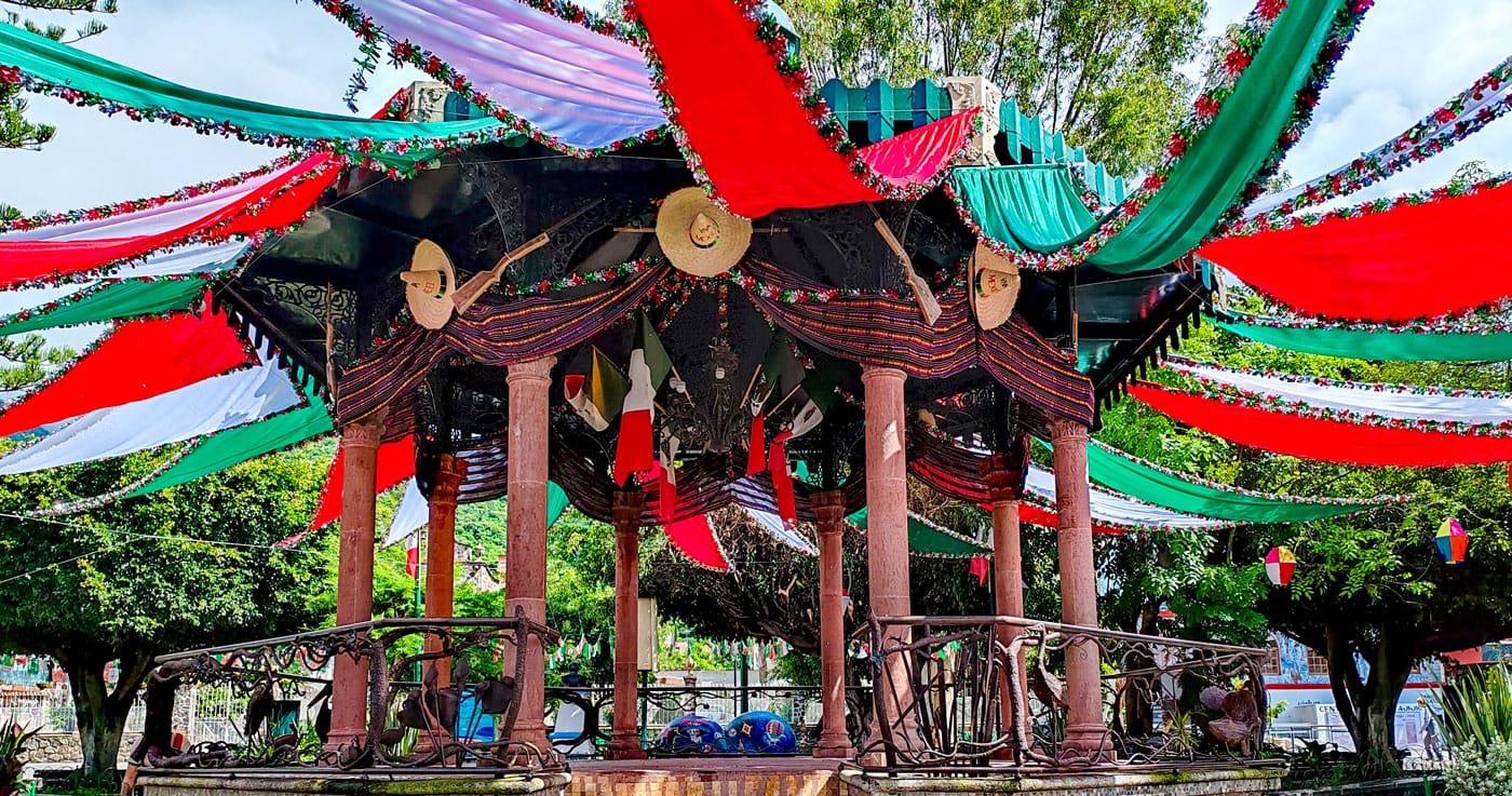 Ajijic plaza kiosk