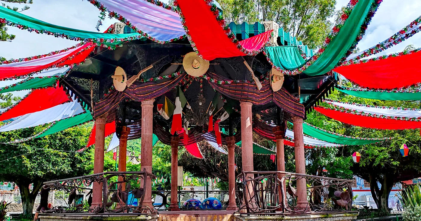 Ajijic plaza kiosk