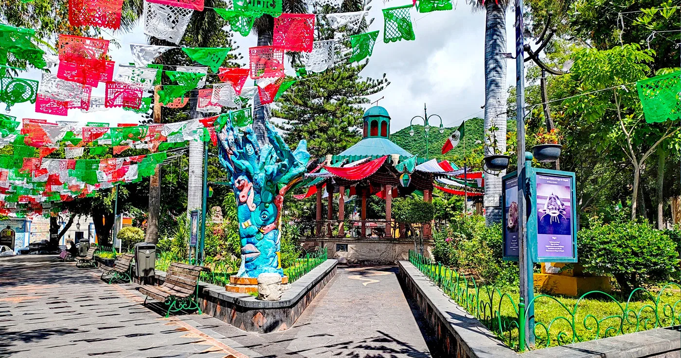 Ajijic plaza