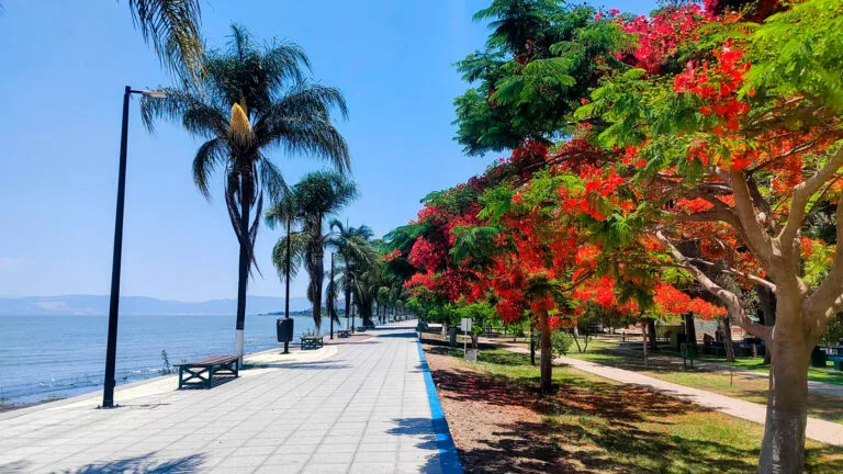 Ajijic Malecon - Hotel-Casa Blanca