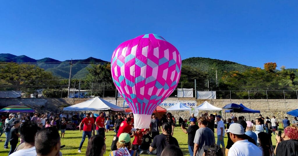 Ballon regatta in Ajijic