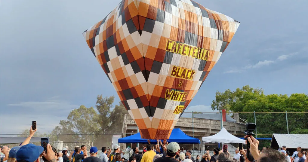 Ballon regatta in Ajijic