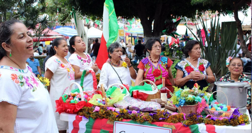 Fiestas patrias Ajijic - Combate de flores