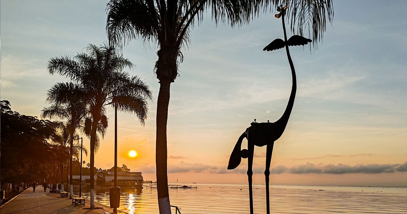 Escultura en malecon de Ajijic
