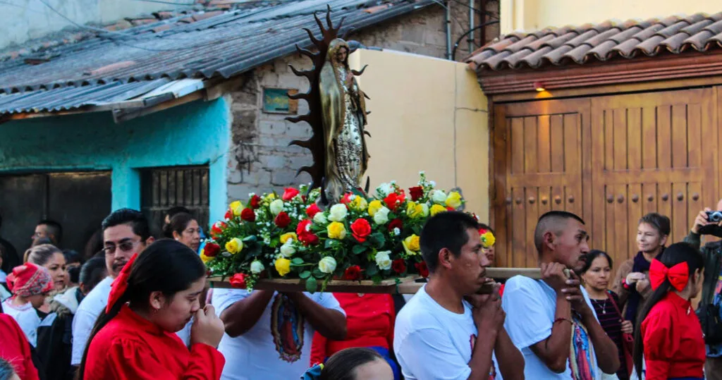 Pilgrims with the image of the Virgin of Guadalupe