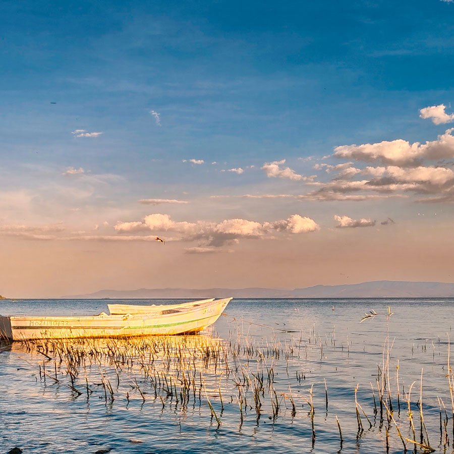 Stay at Hotel Casa Blanca and enjoy a peaceful boutique hotel in the heart of town.