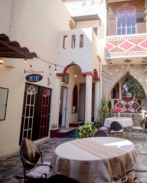 Patio and dining room of Hotel Casa Blanca